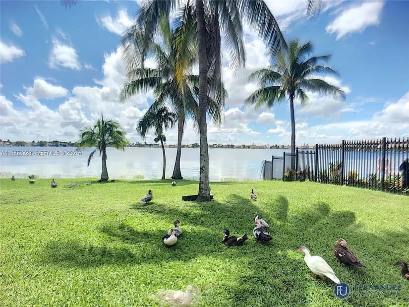 Casa en alquiler con vista al lago, Florida, Miami - foto 1